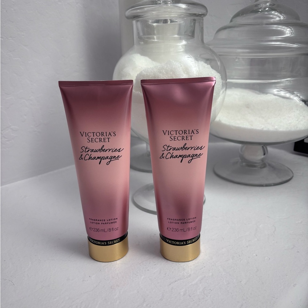 VICTORIA SECRETS STRAWBERRIES & CHAMPAGNE LOTION SET
